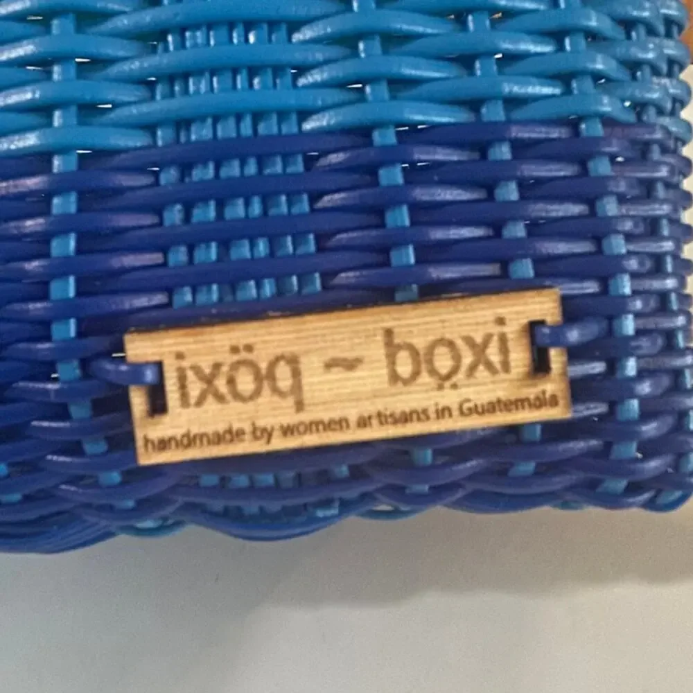ixoq Boxi Cesta Mini Tote Sea Side Blues Handwoven Guatemala Recycled Plastic
